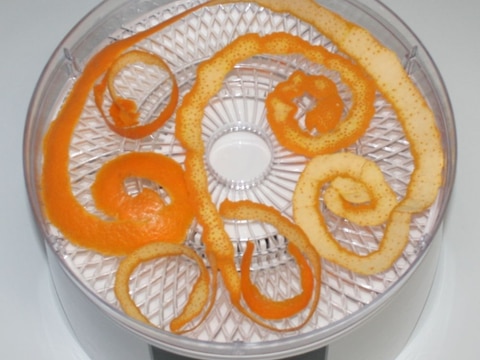 簡単おしゃれにフレンチ風味☆食品乾燥機でオレンジ塩